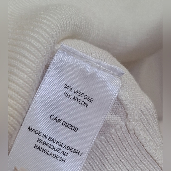 XL Cleo Women's V-Neck White Sweater - Picture 4 of 4